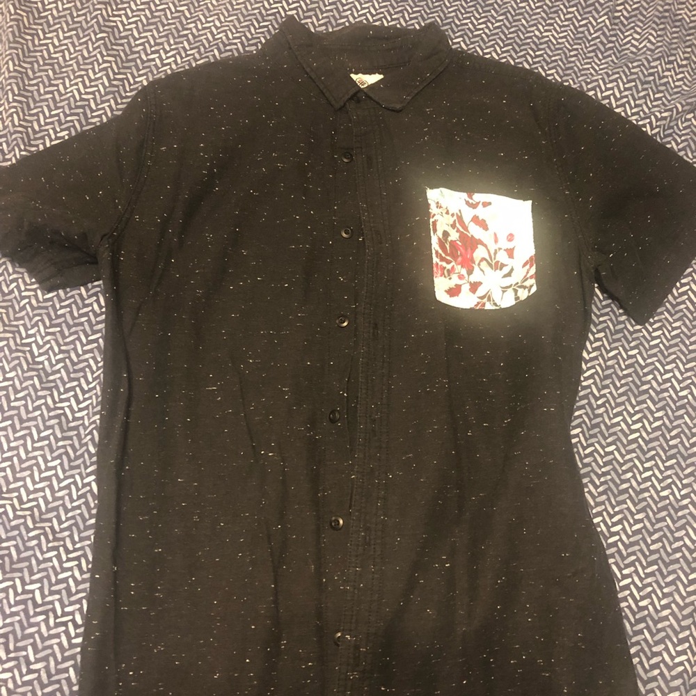 Men’s short sleeve button up